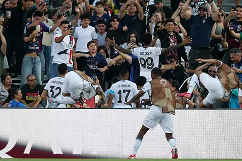 بلمسة برازيلية ساحرة.. هدف بوتافوجو يباغت باريس سان جيرمان في المونديال